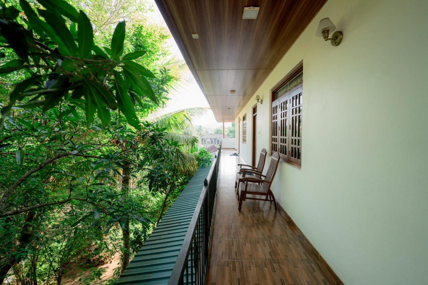 Suwani Pinnawala Homestay ภายนอก รูปภาพ