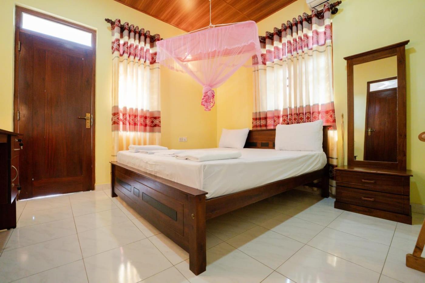 Suwani Pinnawala Homestay ภายนอก รูปภาพ