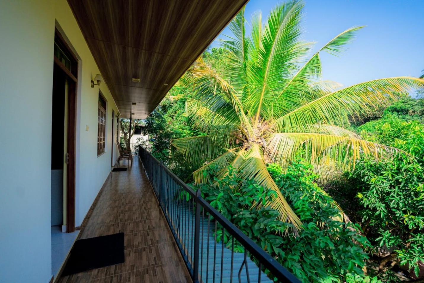 Suwani Pinnawala Homestay ภายนอก รูปภาพ