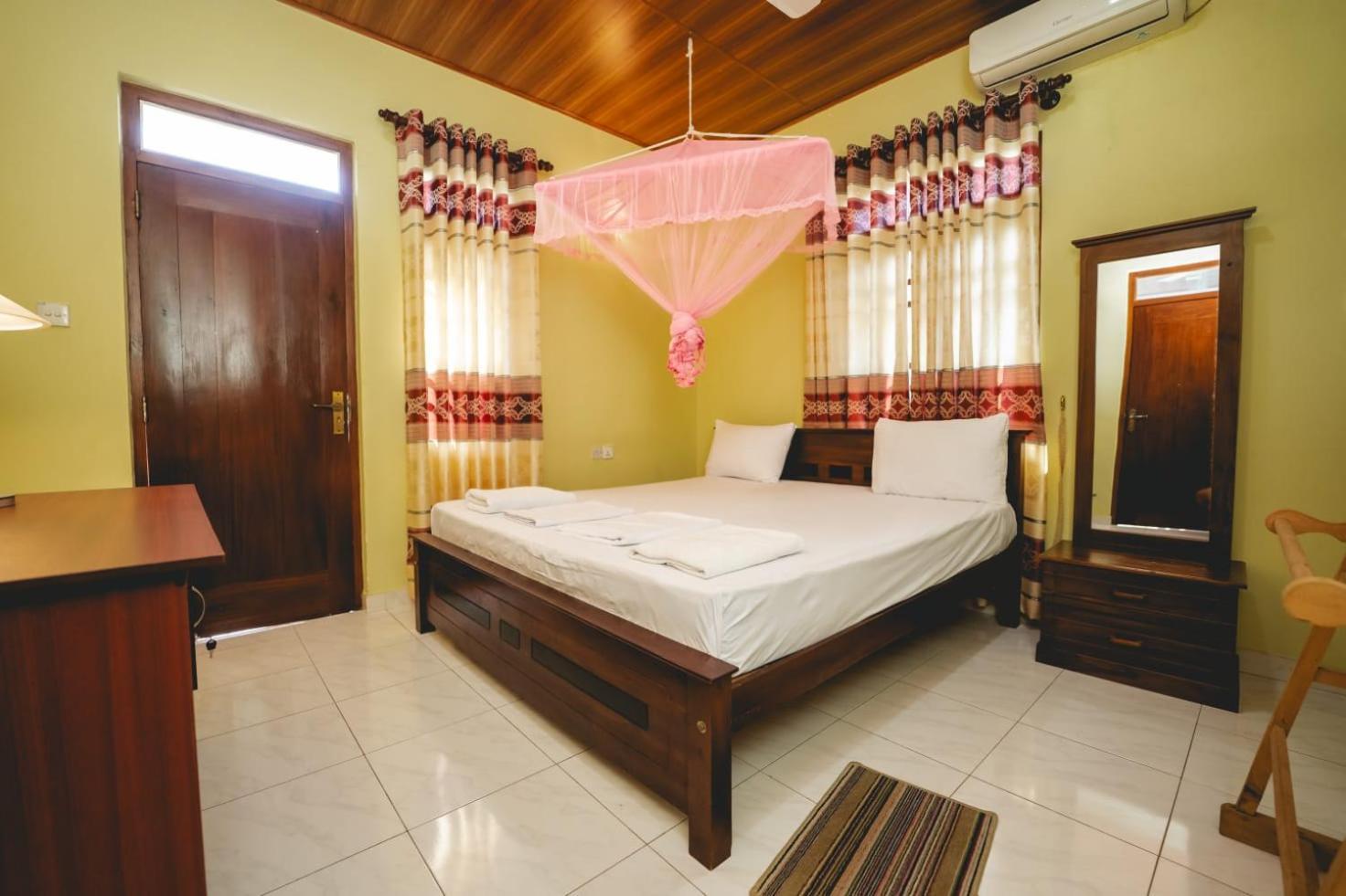 Suwani Pinnawala Homestay ภายนอก รูปภาพ