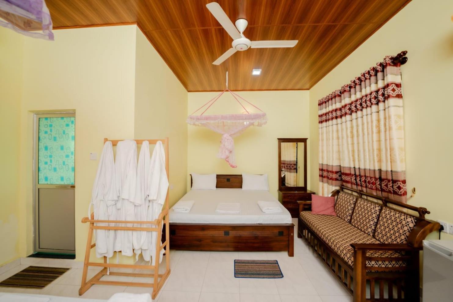 Suwani Pinnawala Homestay ภายนอก รูปภาพ