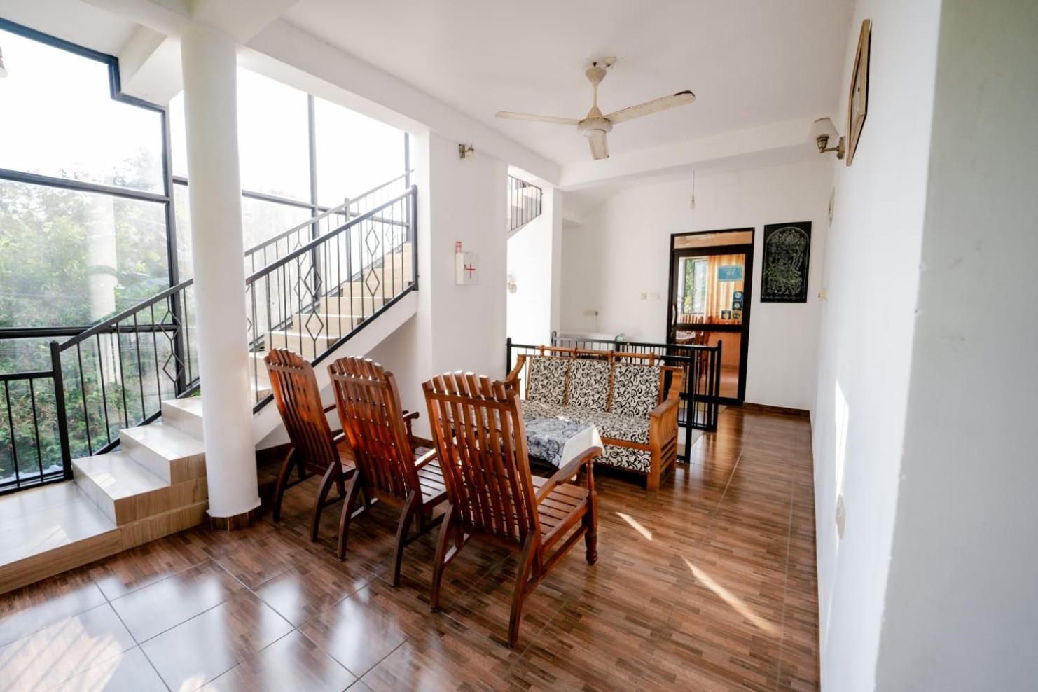 Suwani Pinnawala Homestay ภายนอก รูปภาพ