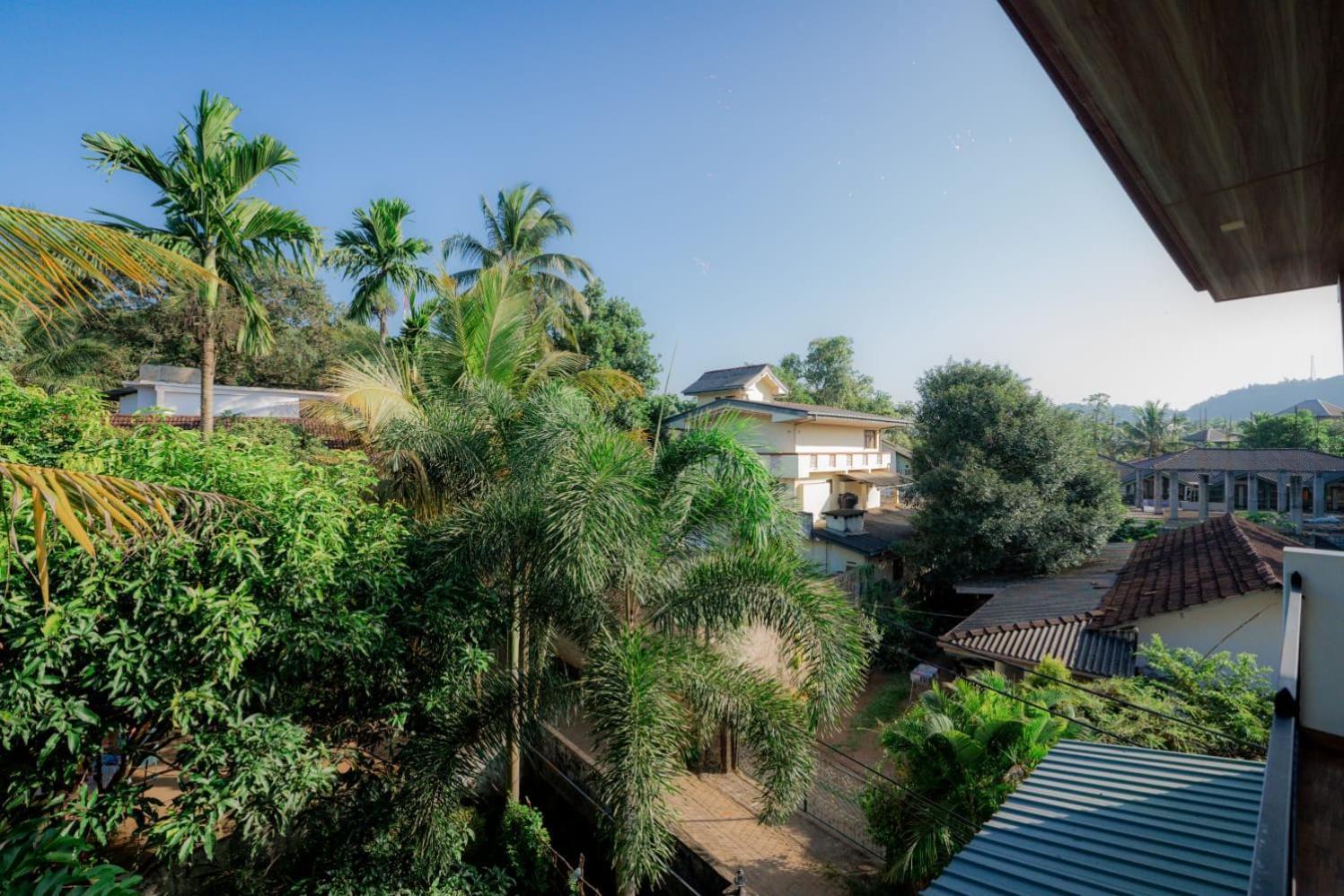 Suwani Pinnawala Homestay ภายนอก รูปภาพ
