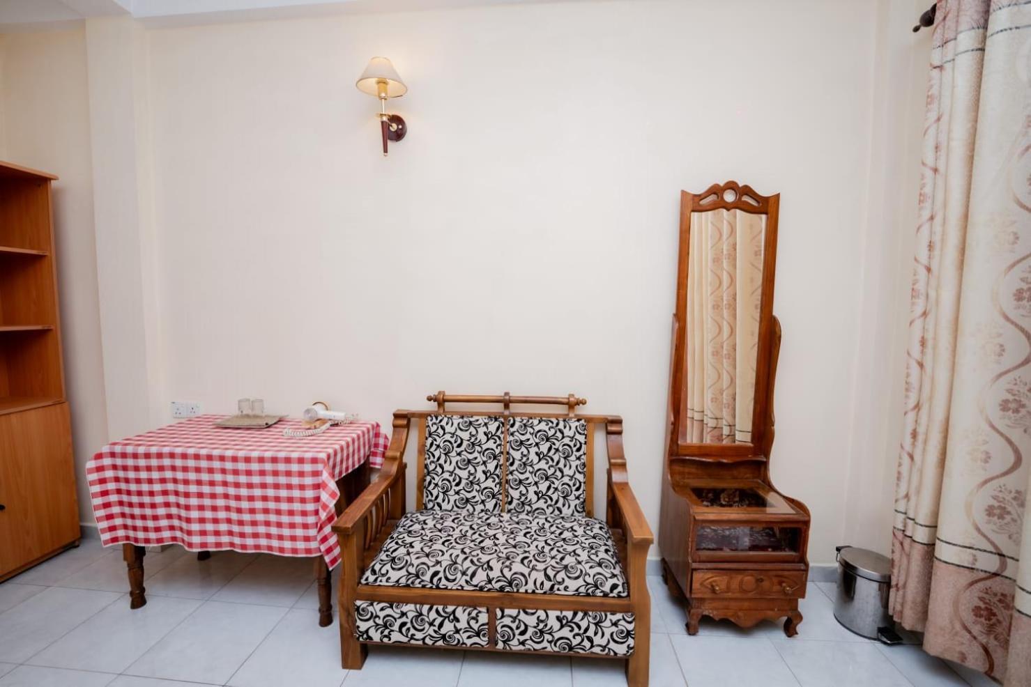 Suwani Pinnawala Homestay ภายนอก รูปภาพ