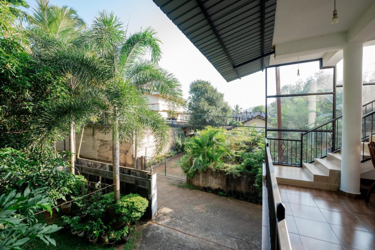 Suwani Pinnawala Homestay ภายนอก รูปภาพ