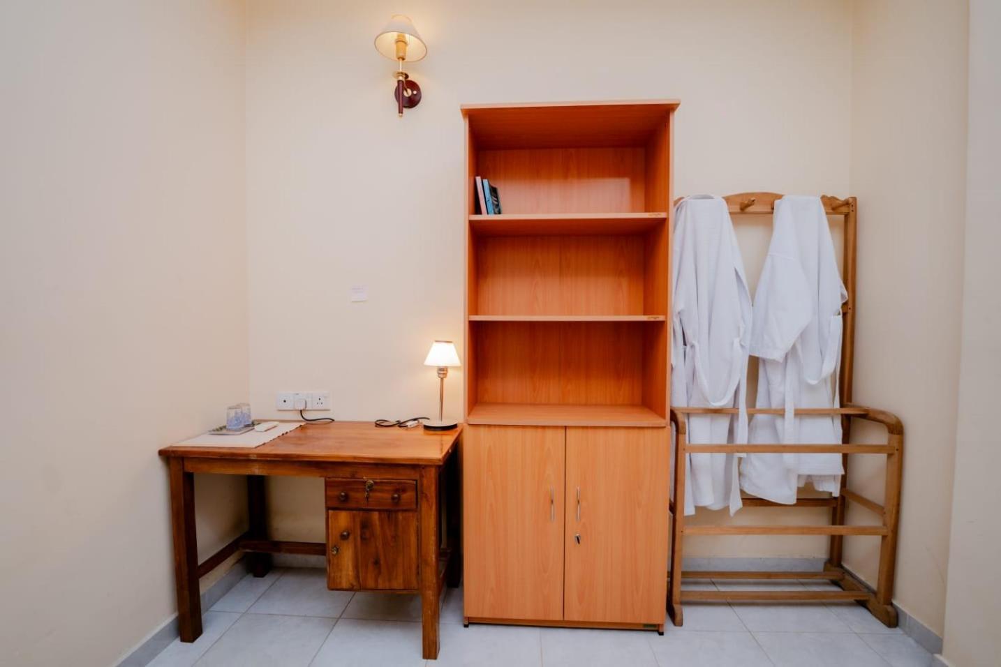Suwani Pinnawala Homestay ภายนอก รูปภาพ