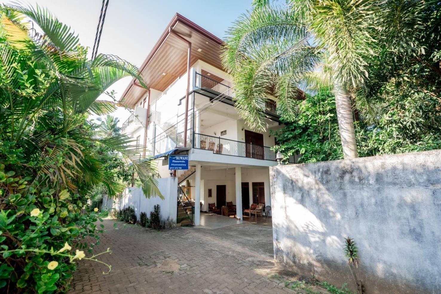 Suwani Pinnawala Homestay ภายนอก รูปภาพ