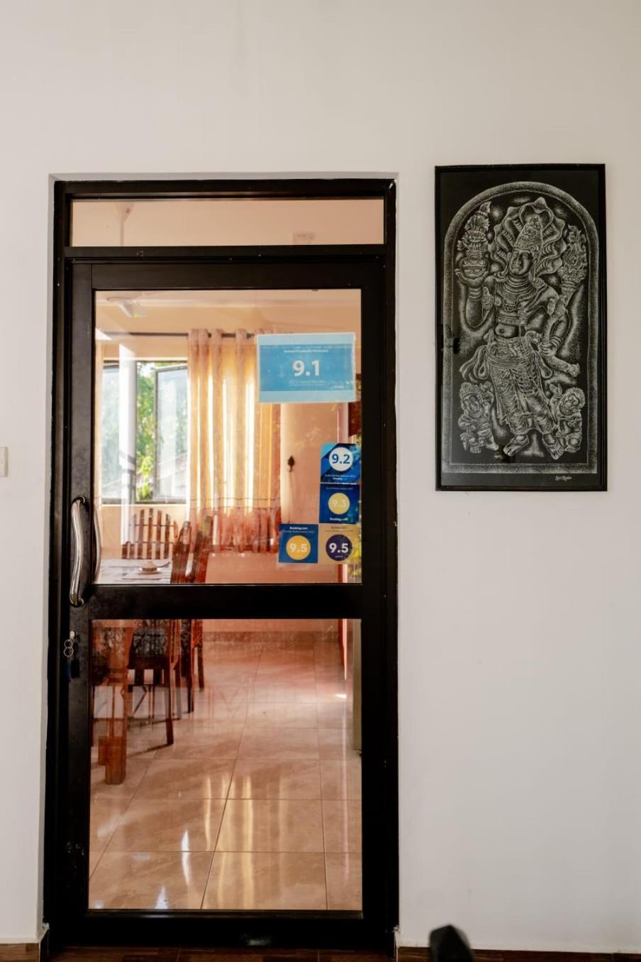 Suwani Pinnawala Homestay ภายนอก รูปภาพ