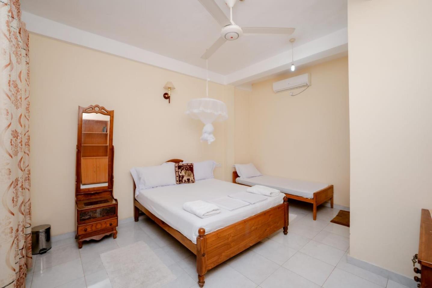 Suwani Pinnawala Homestay ภายนอก รูปภาพ