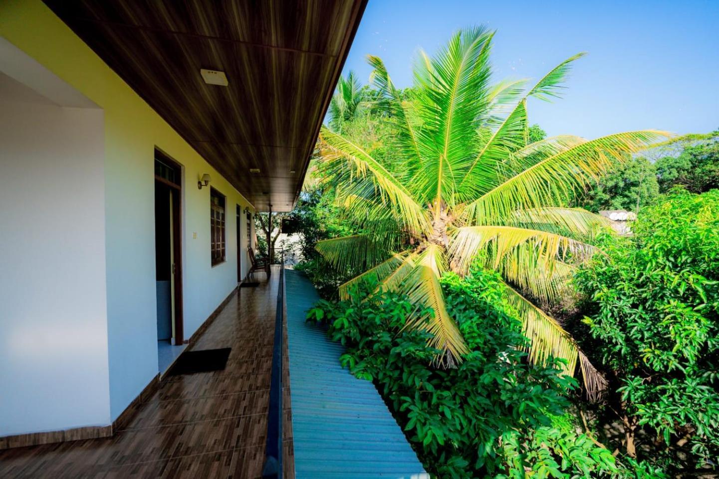 Suwani Pinnawala Homestay ภายนอก รูปภาพ