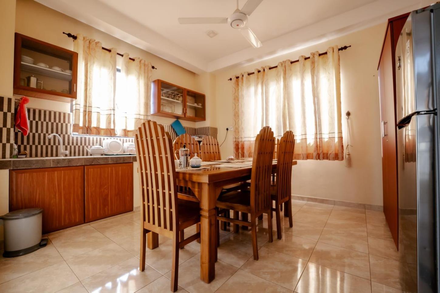 Suwani Pinnawala Homestay ภายนอก รูปภาพ