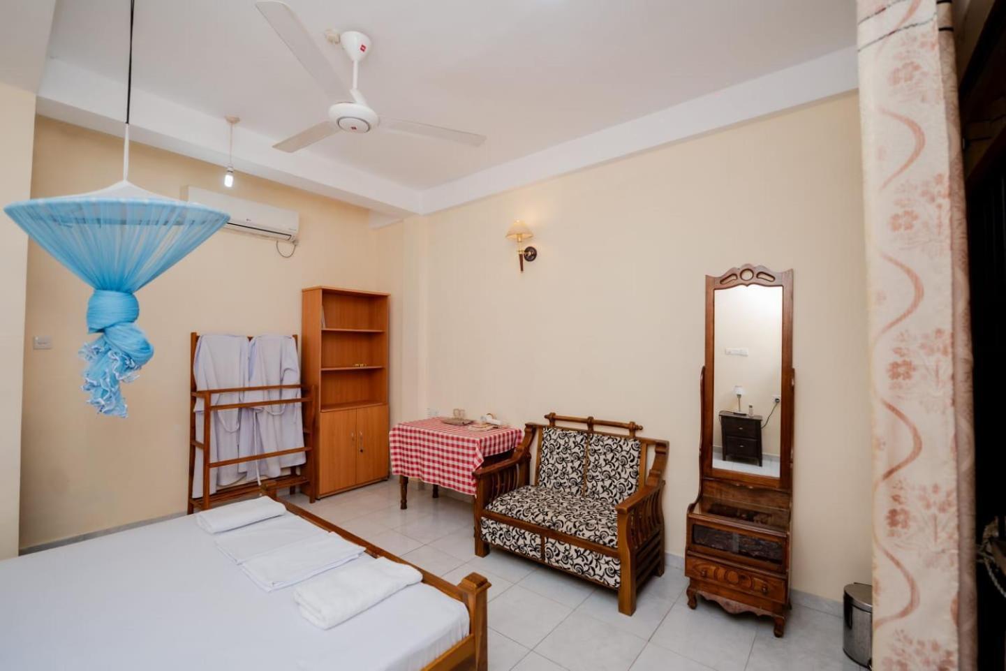 Suwani Pinnawala Homestay ภายนอก รูปภาพ