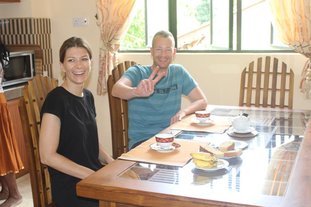 Suwani Pinnawala Homestay ภายนอก รูปภาพ