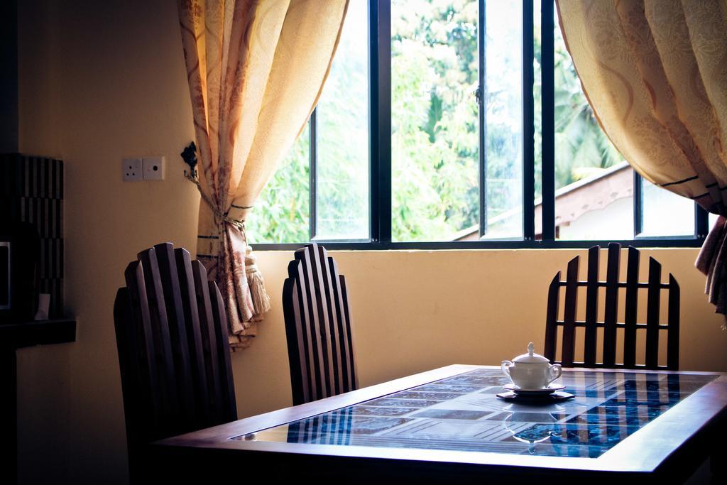 Suwani Pinnawala Homestay ภายนอก รูปภาพ