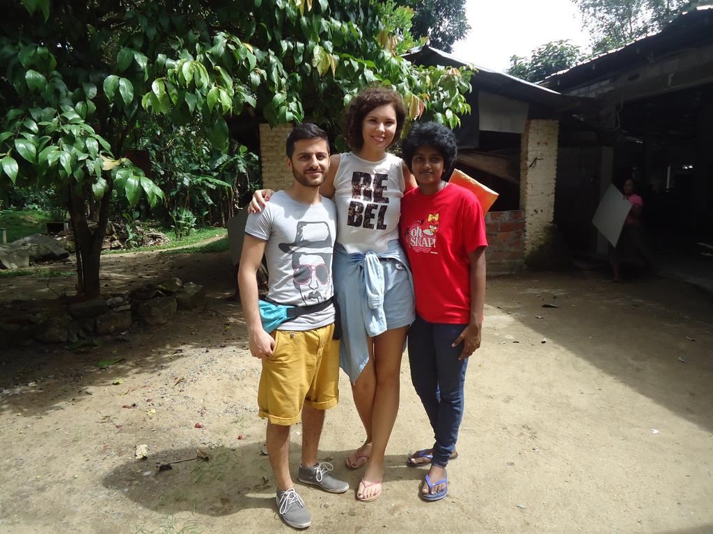 Suwani Pinnawala Homestay ภายนอก รูปภาพ