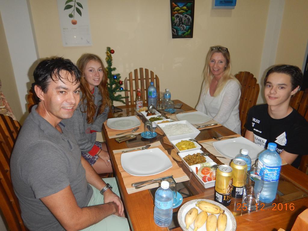 Suwani Pinnawala Homestay ภายนอก รูปภาพ
