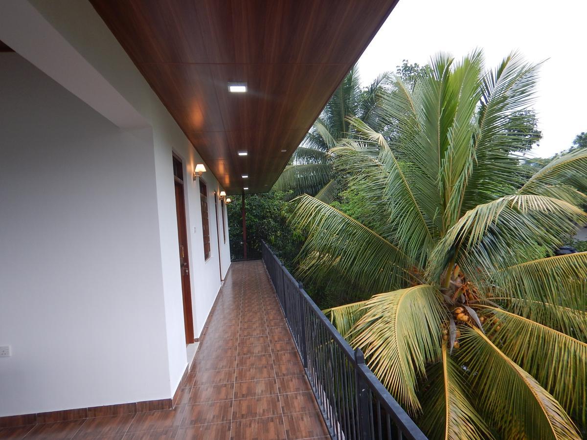 Suwani Pinnawala Homestay ภายนอก รูปภาพ
